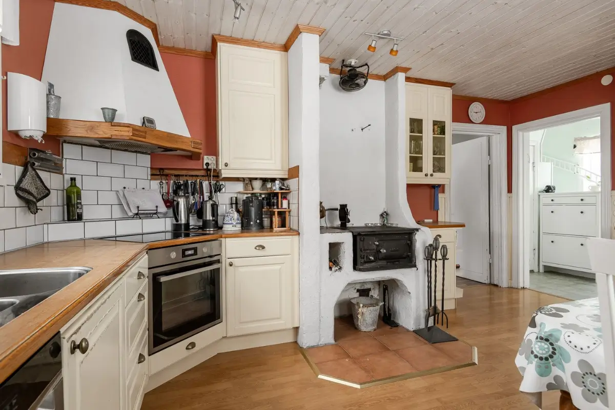 early-20th-century-house-with-tower-room-dalarna-county-cheapscandihomes