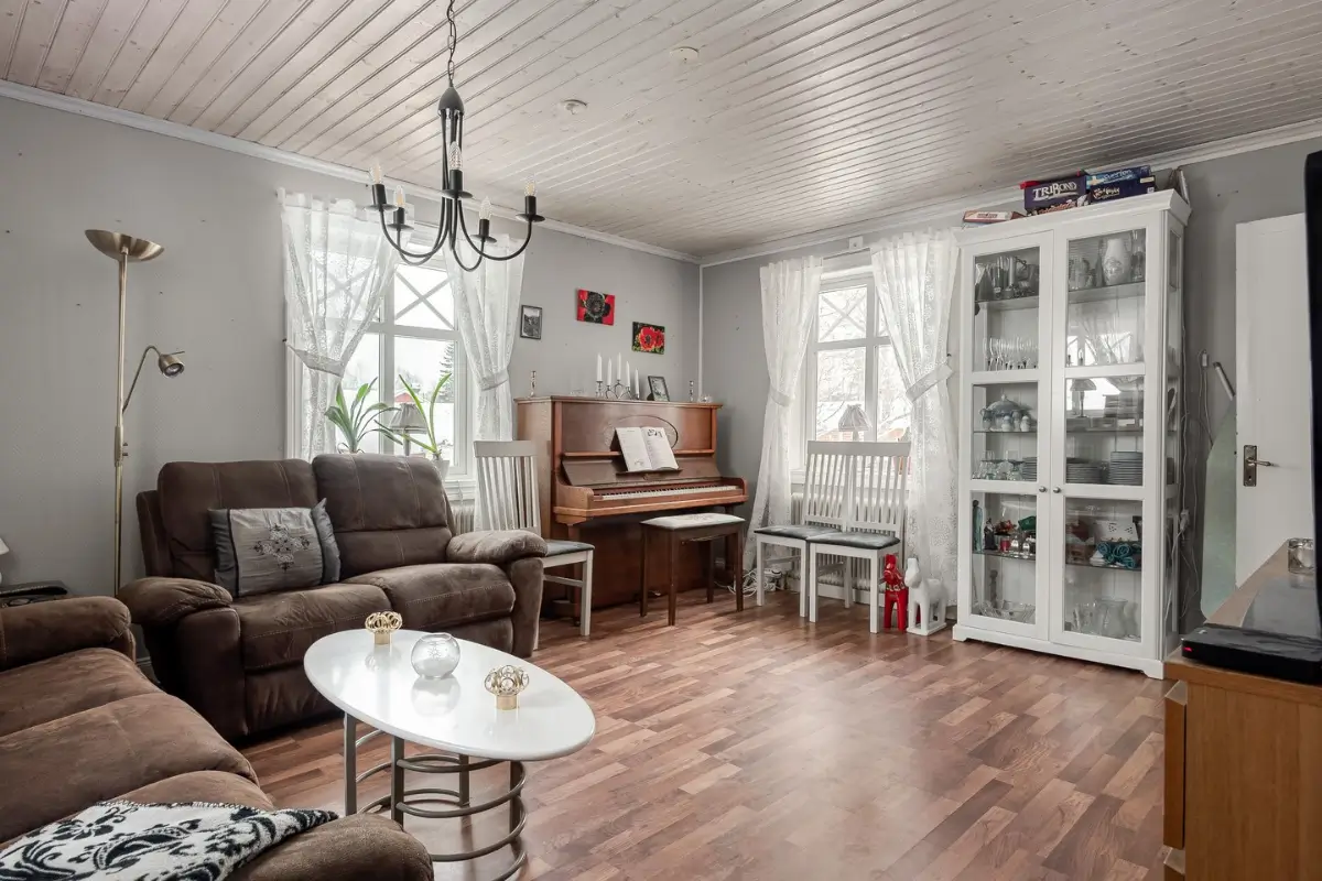 early-20th-century-house-with-tower-room-dalarna-county-cheapscandihomes