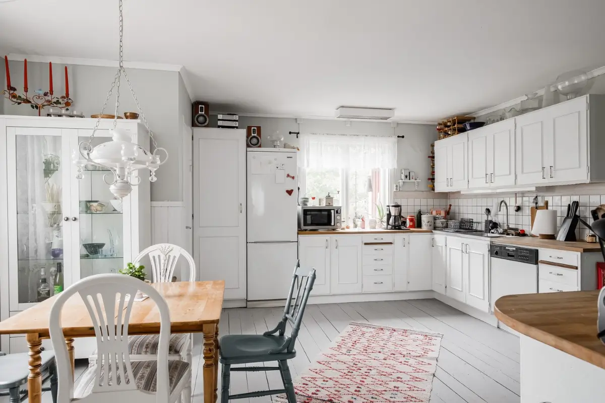 farm-with-outbuildings-close-to-lakes-south-west-sweden-cheapscandihomes