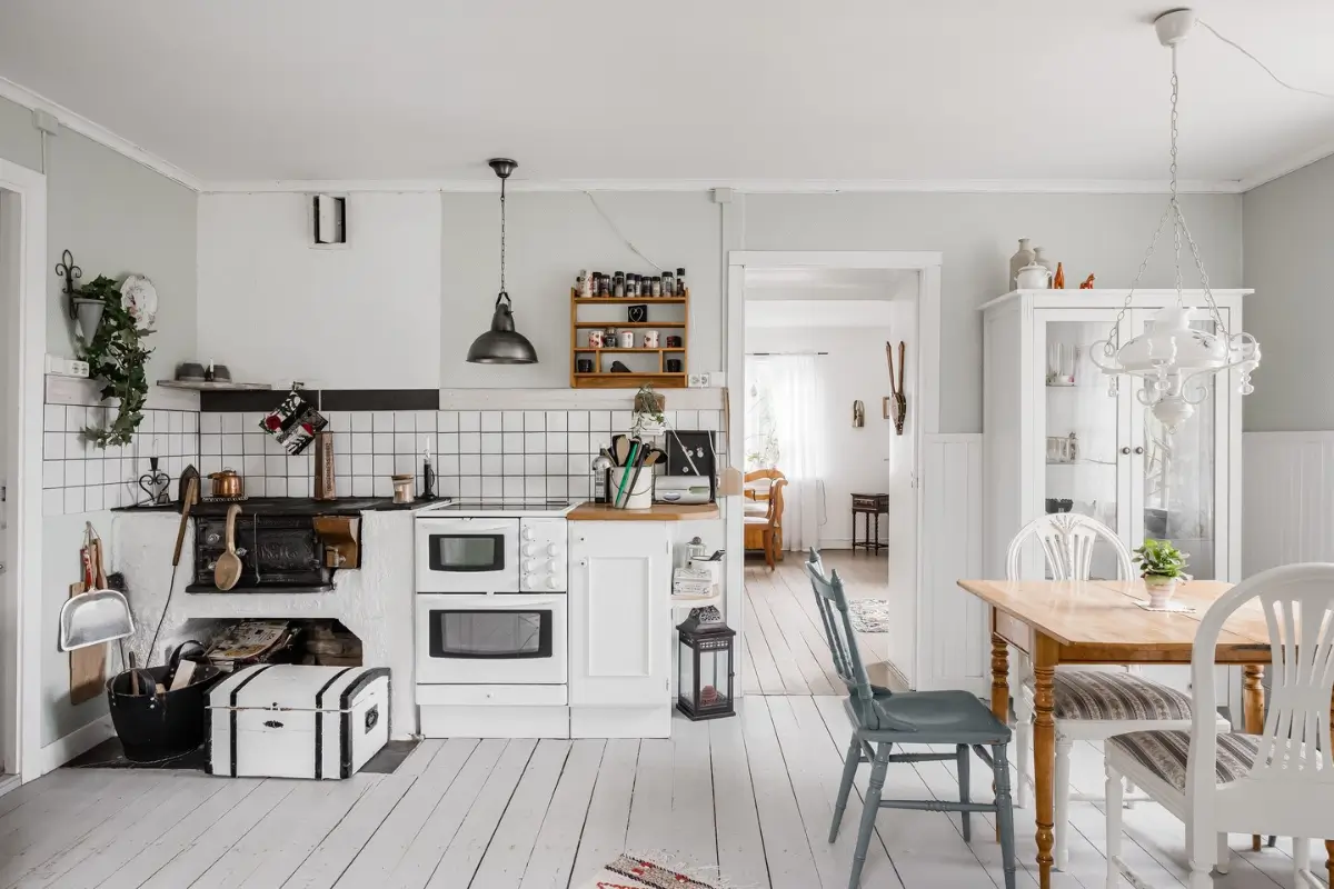 farm-with-outbuildings-close-to-lakes-south-west-sweden-cheapscandihomes