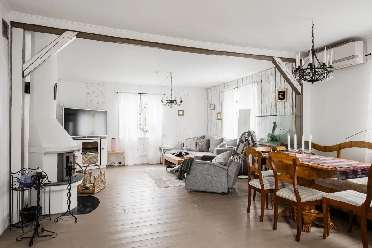 farm-with-outbuildings-close-to-lakes-south-west-sweden-cheapscandihomes