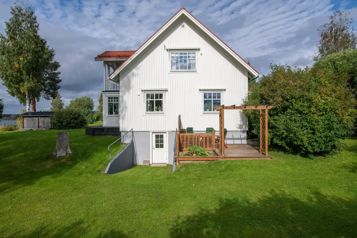 lakeside-home-north-sweden-cheapscandihomes