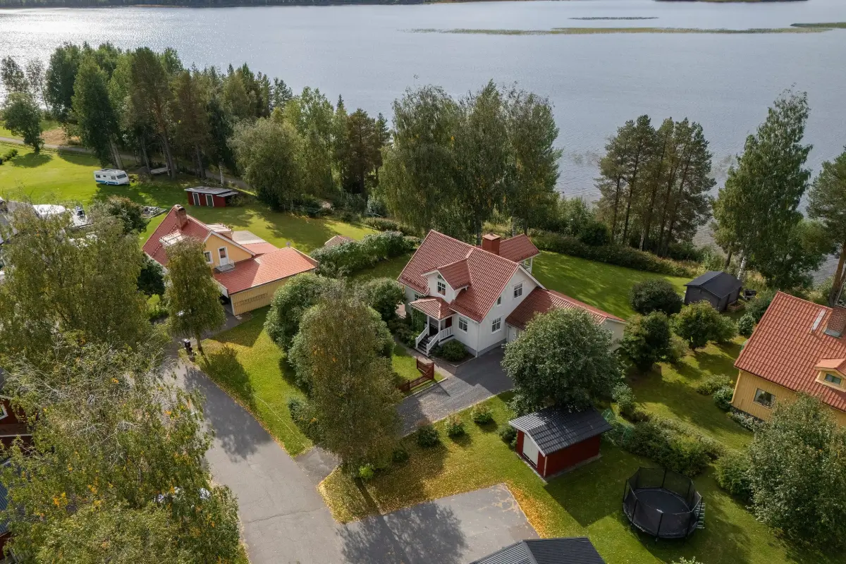 lakeside-home-north-sweden-cheapscandihomes