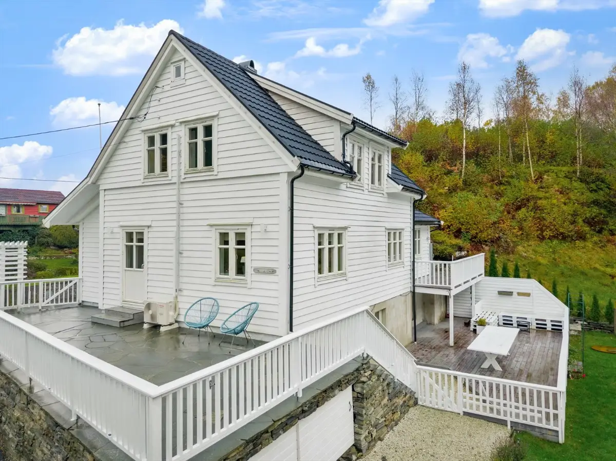 spacious-family-home-close-to-bergen-norway-cheapscandihomes