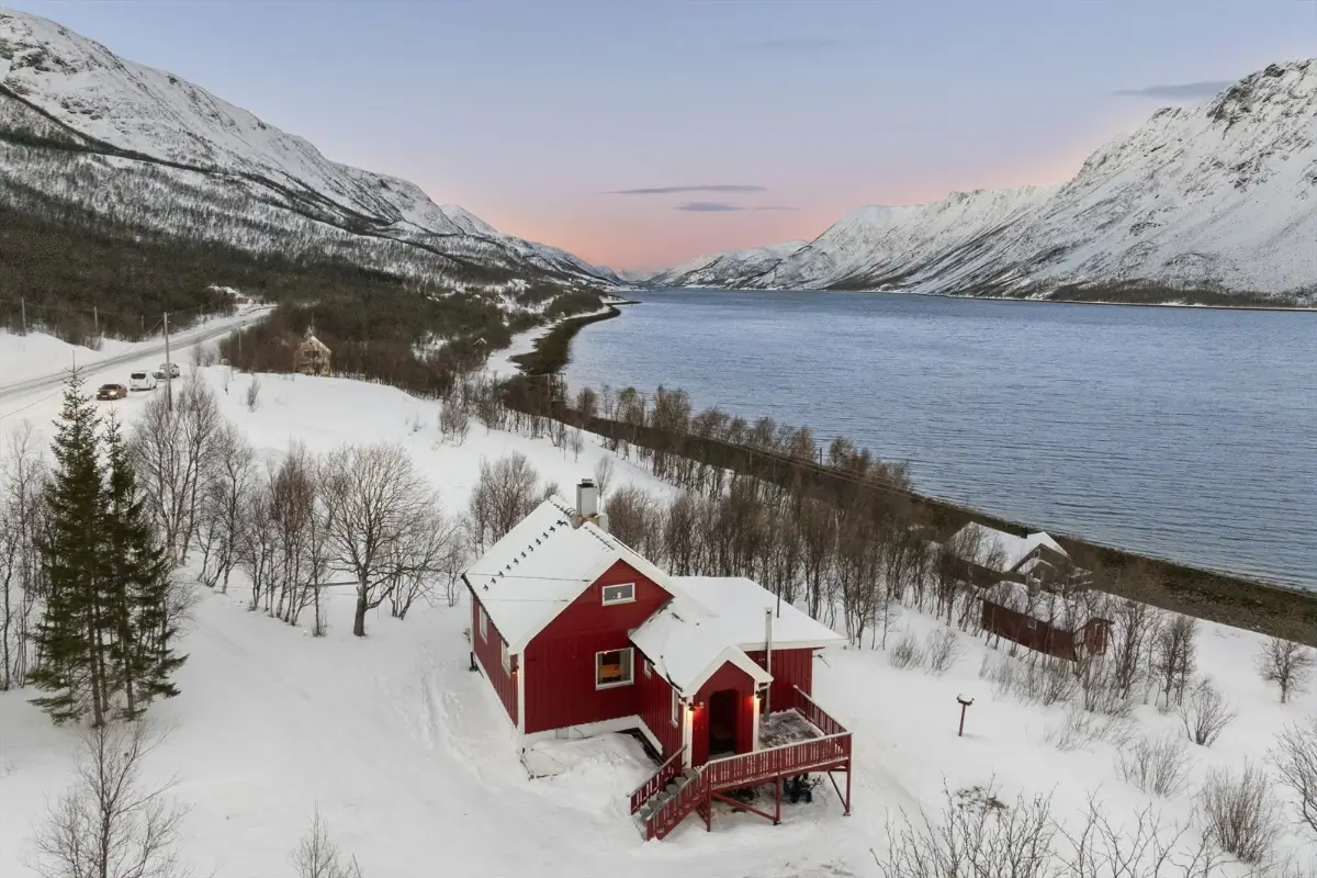 three-bedroom-house-mountain-fjord-view-north-norway-cheapscandihomes