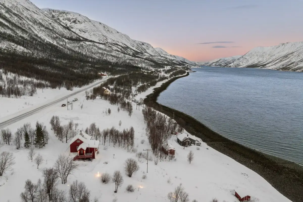 three-bedroom-house-mountain-fjord-view-north-norway-cheapscandihomes