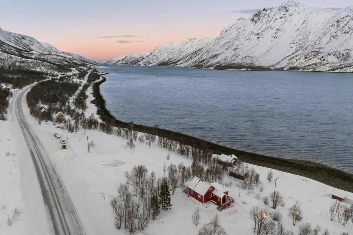 three-bedroom-house-mountain-fjord-view-north-norway-cheapscandihomes