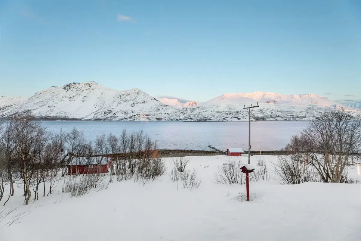 three-bedroom-house-mountain-fjord-view-north-norway-cheapscandihomes