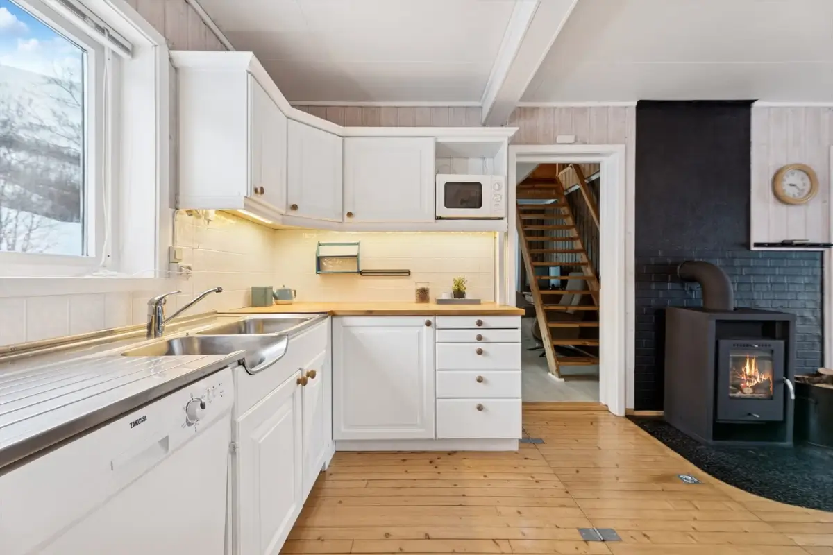 three-bedroom-house-mountain-fjord-view-north-norway-cheapscandihomes