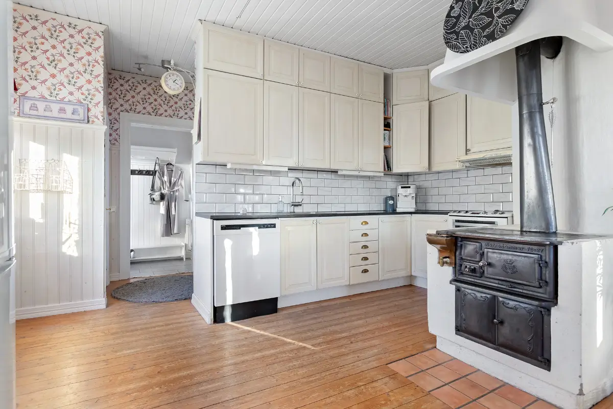 white-villa-with-guest-house-south-sweden-cheapscandihomes