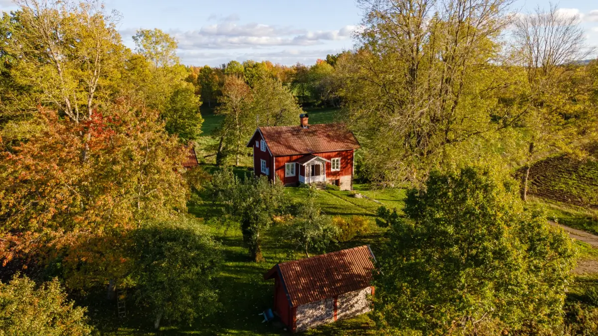 1920s-country-home-guest-house-central-south-sweden-cheapscandihomes