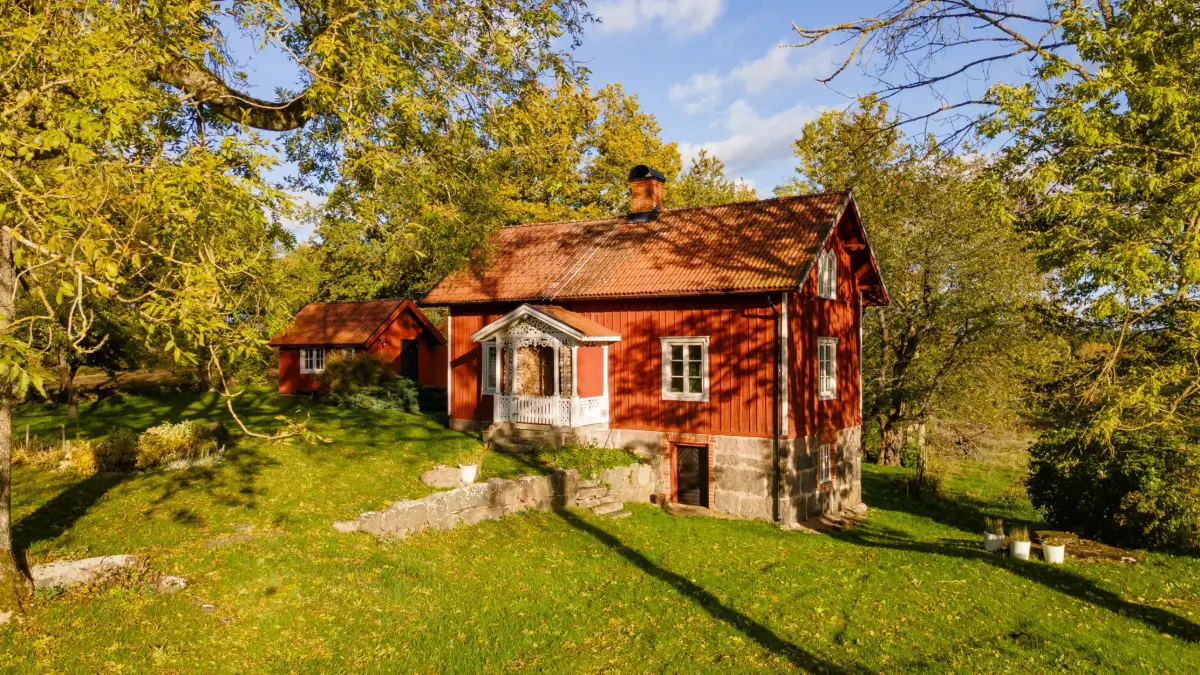 1920s-country-home-guest-house-central-south-sweden-cheapscandihomes