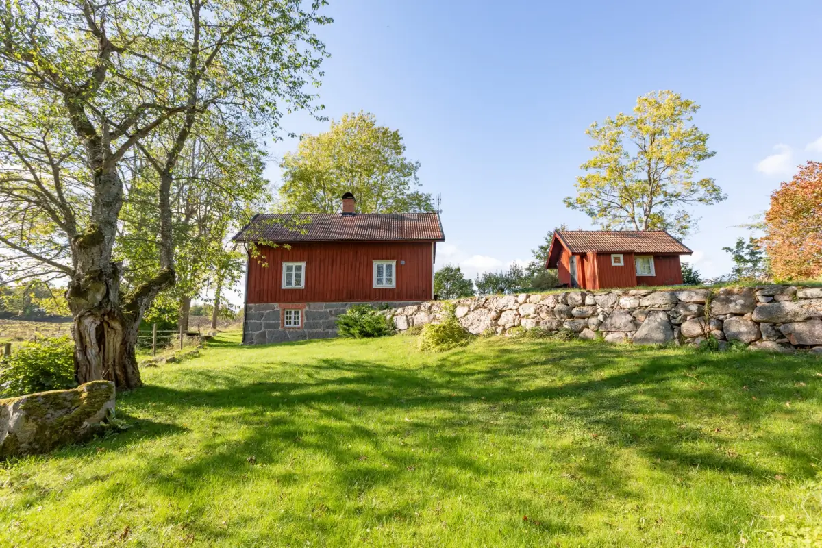 1920s-country-home-guest-house-central-south-sweden-cheapscandihomes