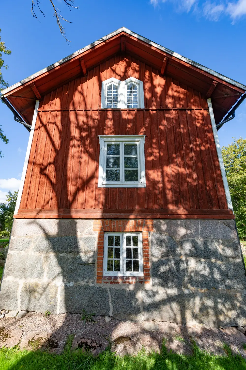 1920s-country-home-guest-house-central-south-sweden-cheapscandihomes