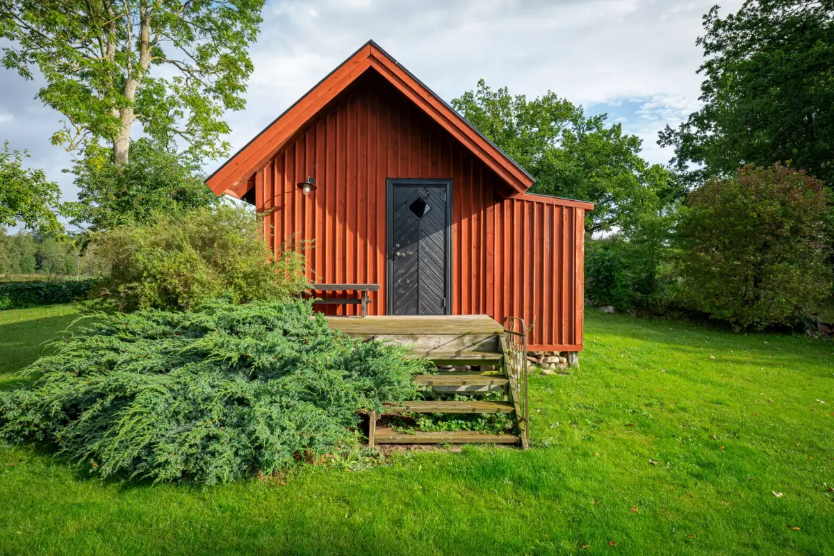 1920s-country-home-guest-house-central-south-sweden-cheapscandihomes