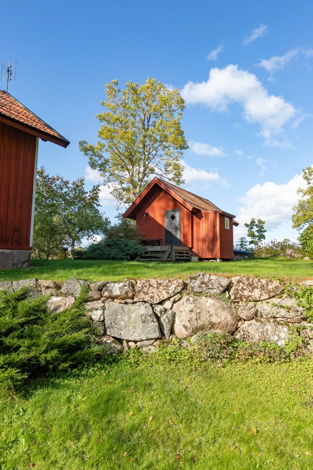 1920s-country-home-guest-house-central-south-sweden-cheapscandihomes