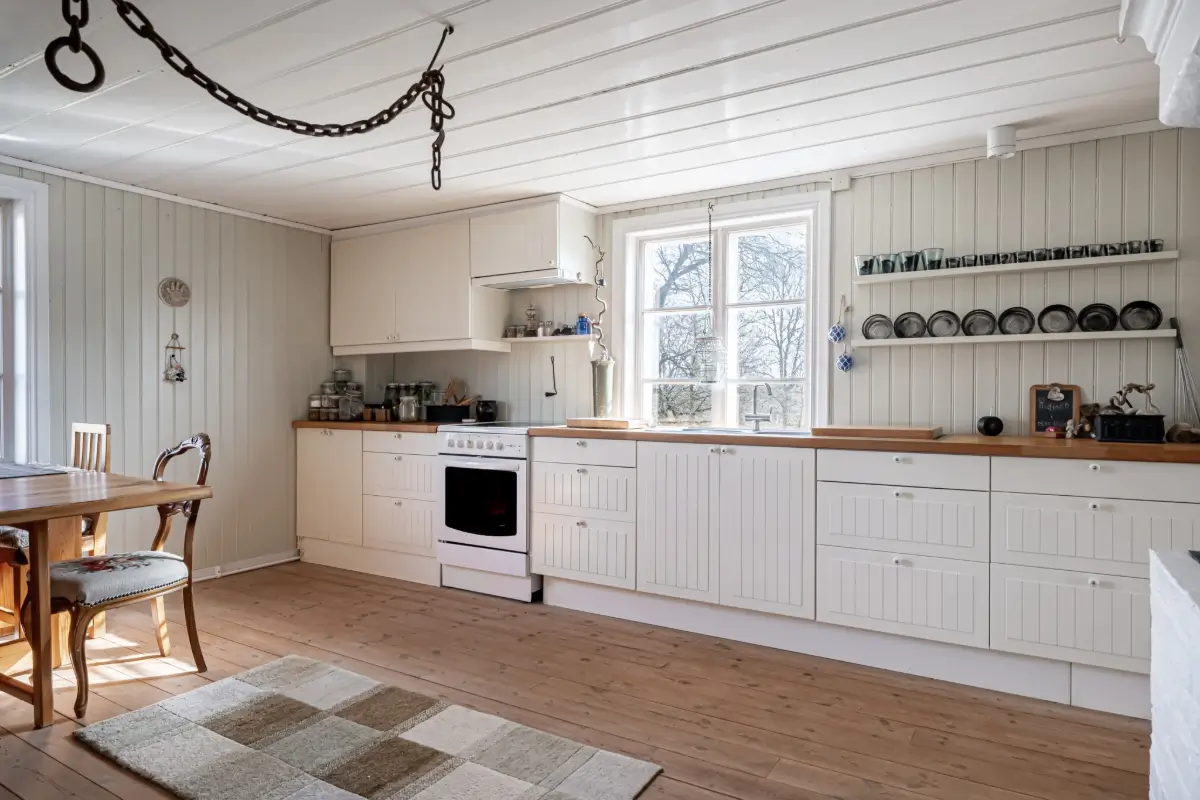 1920s-country-home-guest-house-central-south-sweden-cheapscandihomes