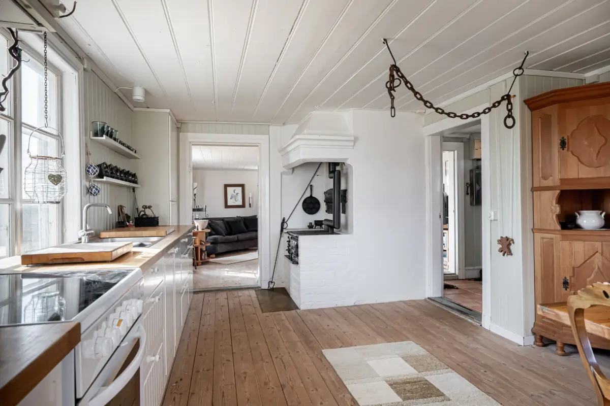 1920s-country-home-guest-house-central-south-sweden-cheapscandihomes