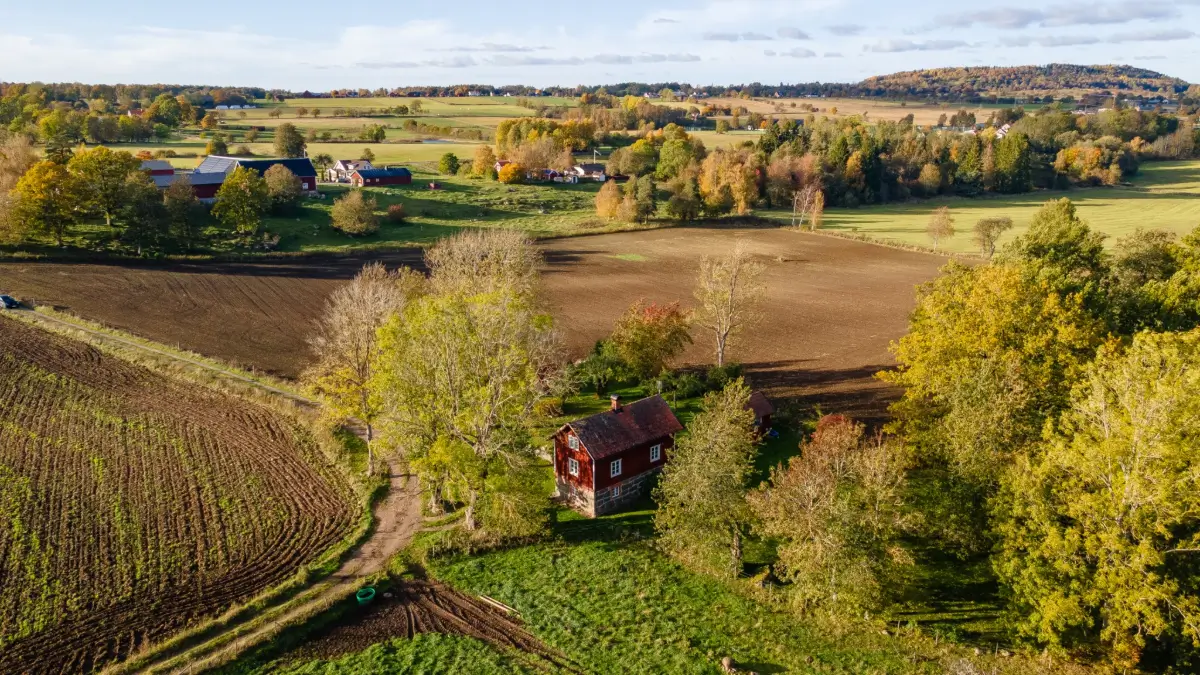1920s-country-home-guest-house-central-south-sweden-cheapscandihomes