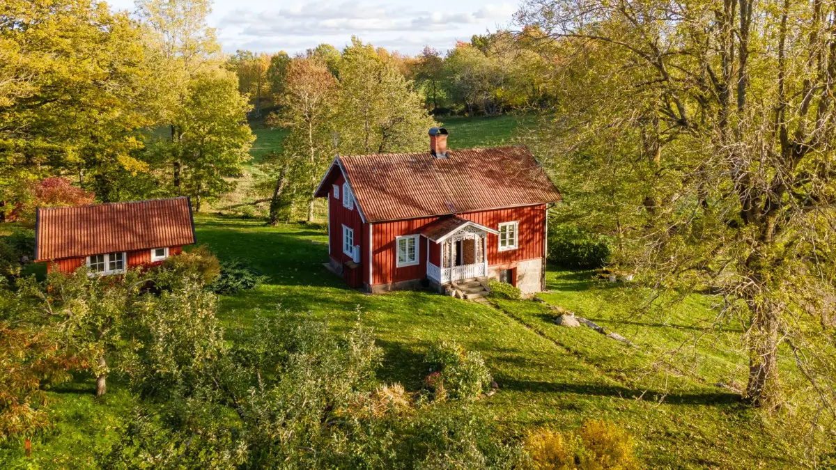 1920s-country-home-guest-house-central-south-sweden-cheapscandihomes