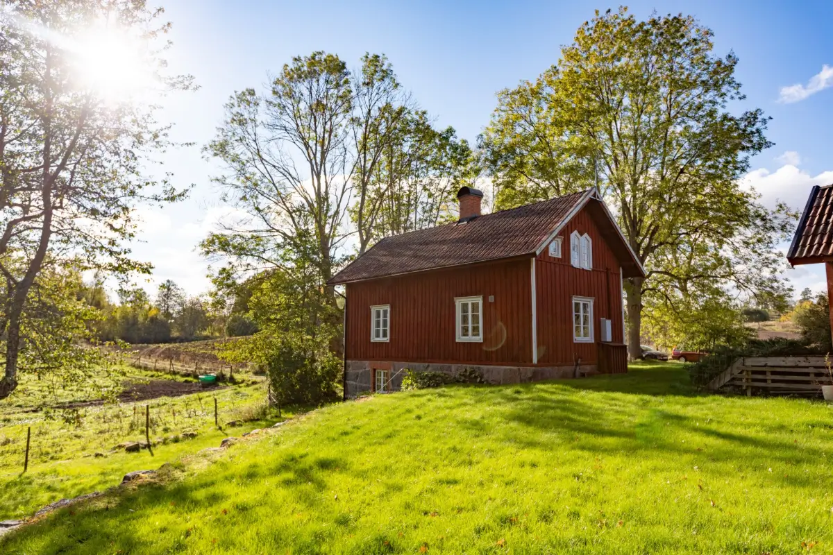 1920s-country-home-guest-house-central-south-sweden-cheapscandihomes