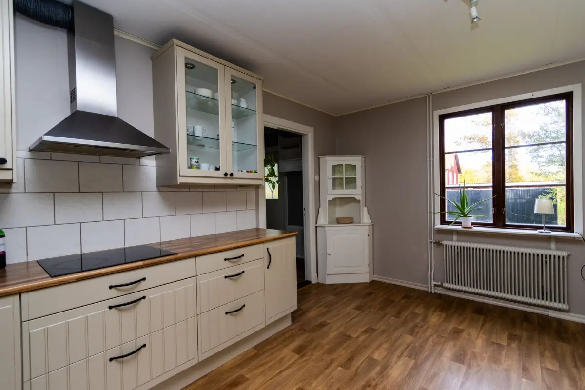 1930s-home-large-multifunctional-outbuilding-south-sweden-cheapscandihomes