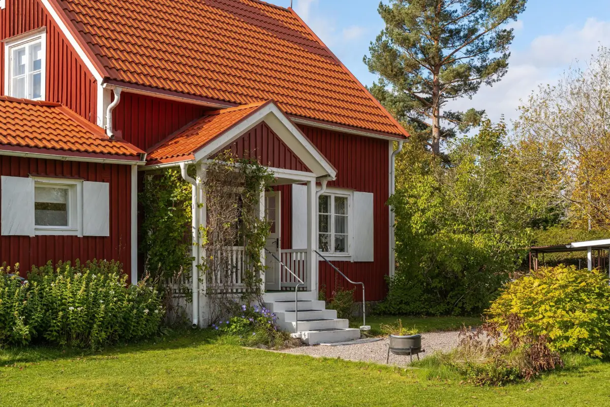 1930s-home-near-lakes-central-sweden-cheapscandihomes