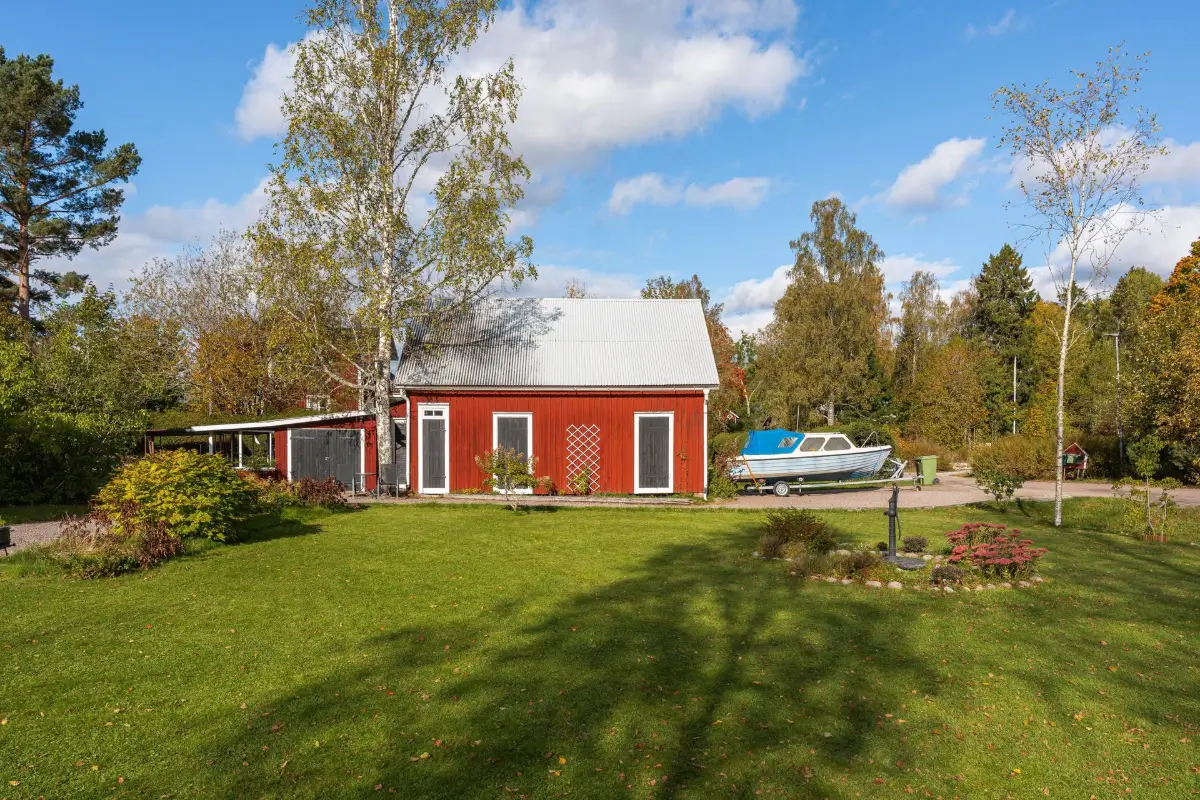 1930s-home-near-lakes-central-sweden-cheapscandihomes