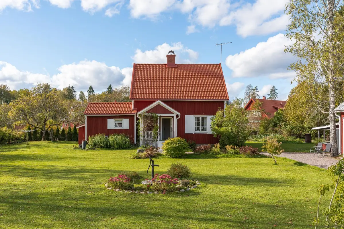 1930s-home-near-lakes-central-sweden-cheapscandihomes