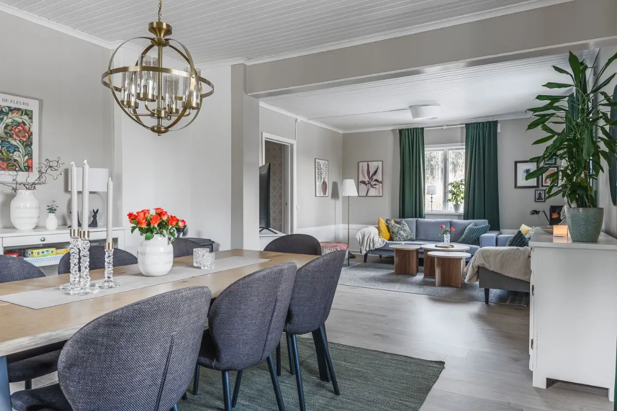 country-house-surrounded-by-trees-near-lake-vänern-central-sweden-cheapscandihomes