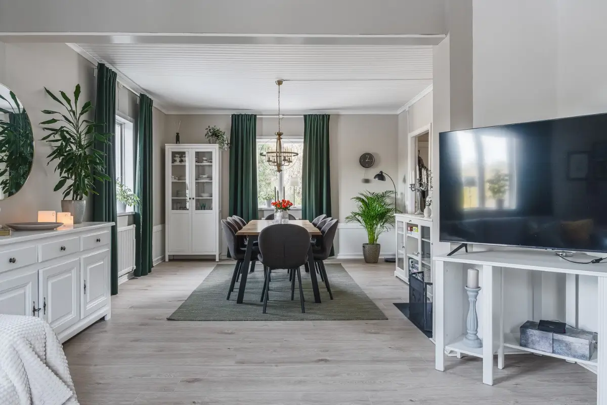 country-house-surrounded-by-trees-near-lake-vänern-central-sweden-cheapscandihomes