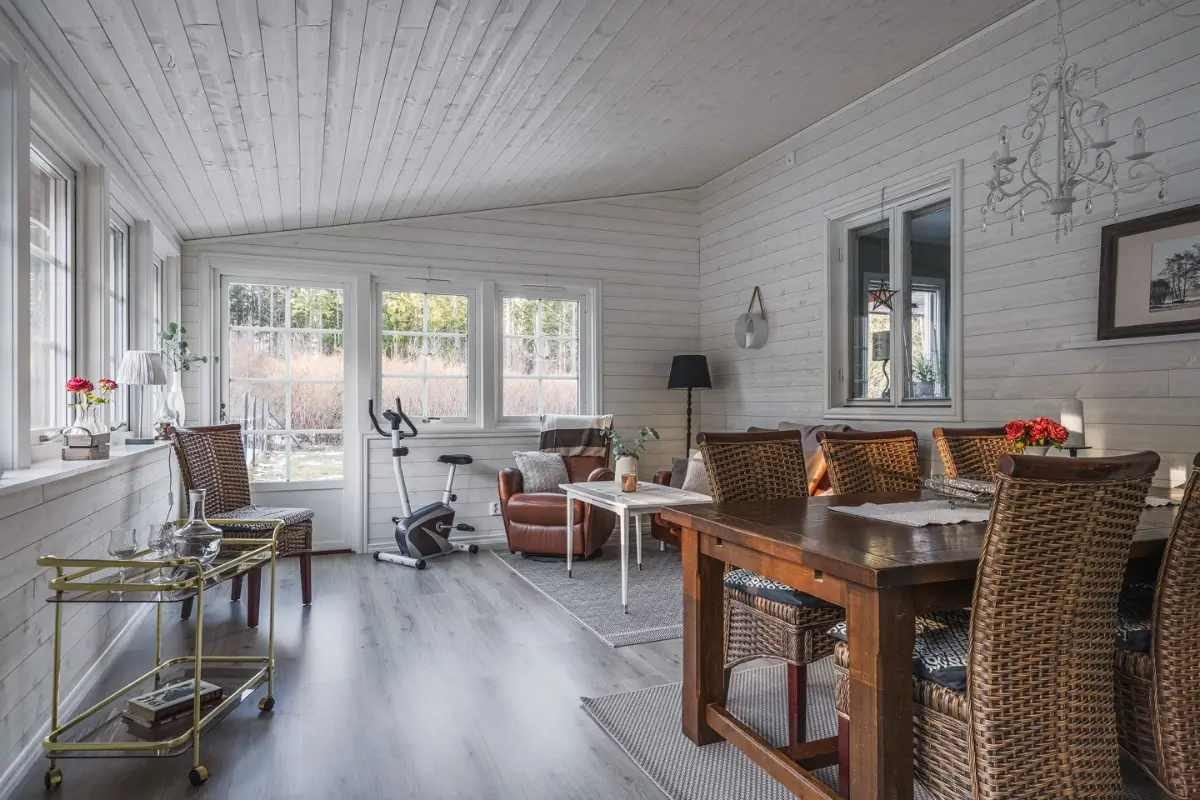 country-house-surrounded-by-trees-near-lake-vänern-central-sweden-cheapscandihomes