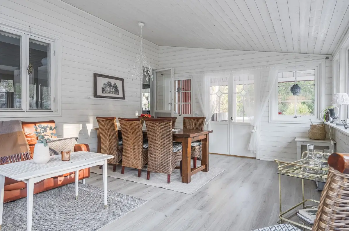 country-house-surrounded-by-trees-near-lake-vänern-central-sweden-cheapscandihomes