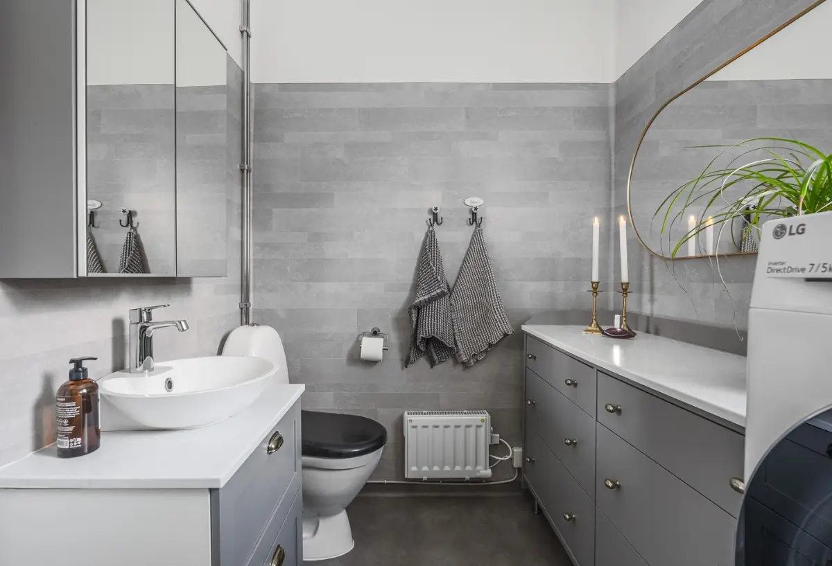 country-house-surrounded-by-trees-near-lake-vänern-central-sweden-cheapscandihomes