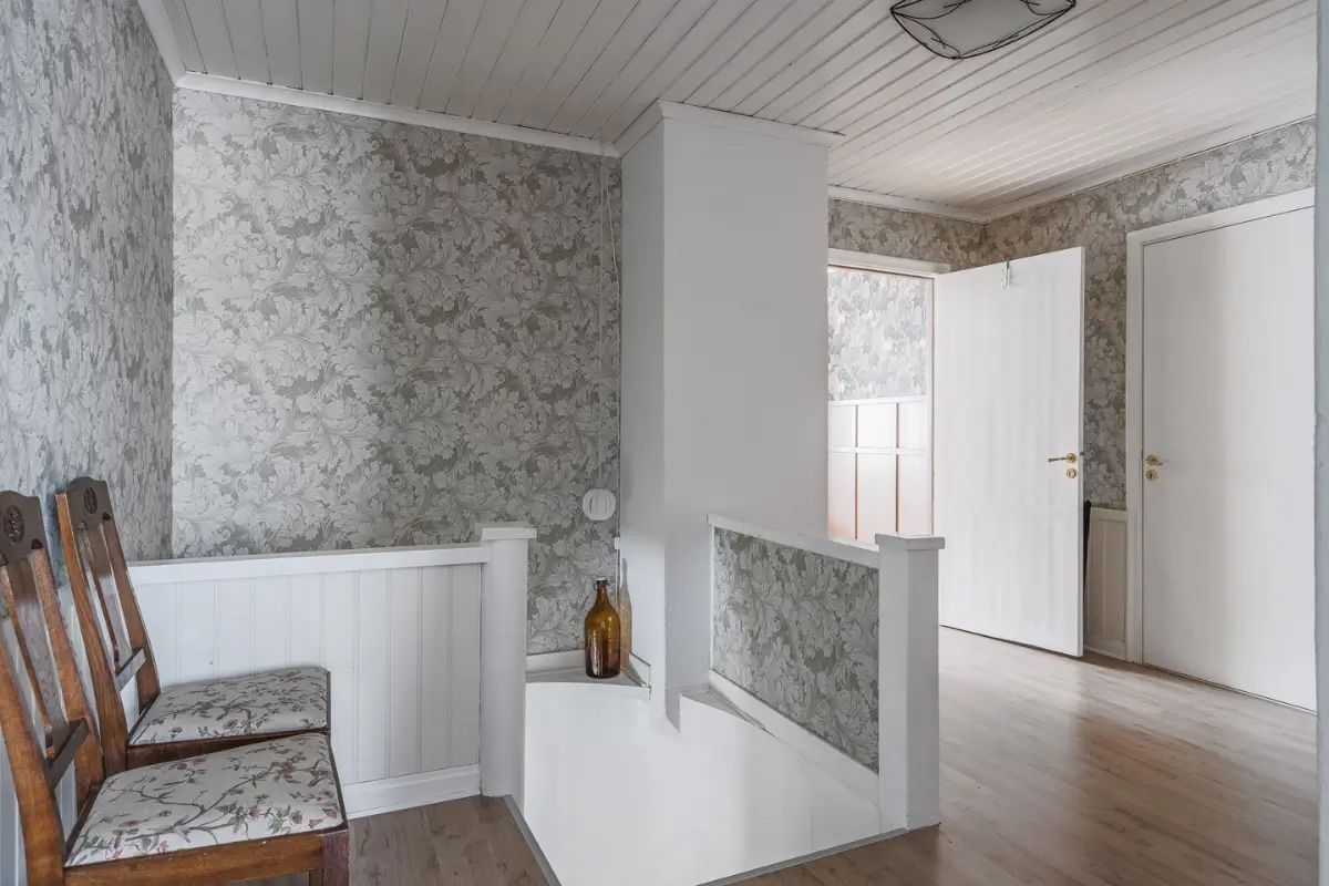 country-house-surrounded-by-trees-near-lake-vänern-central-sweden-cheapscandihomes