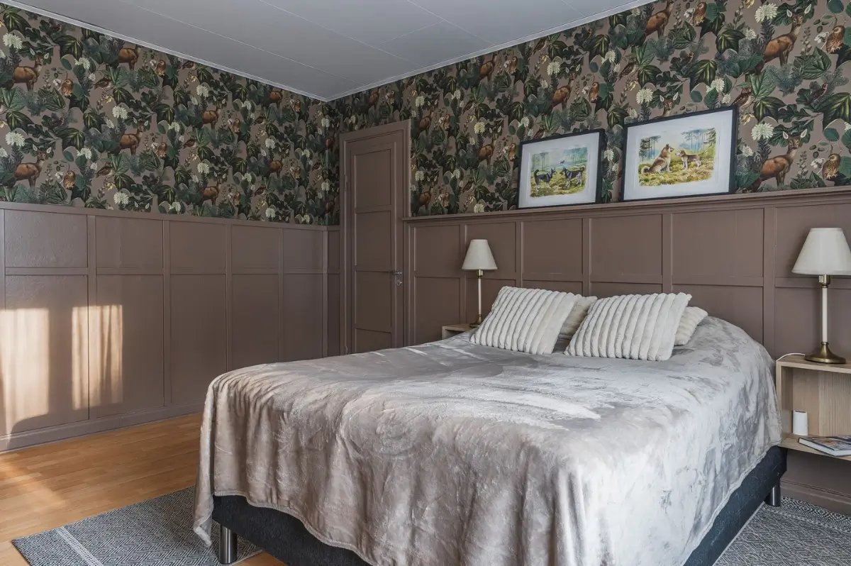 country-house-surrounded-by-trees-near-lake-vänern-central-sweden-cheapscandihomes