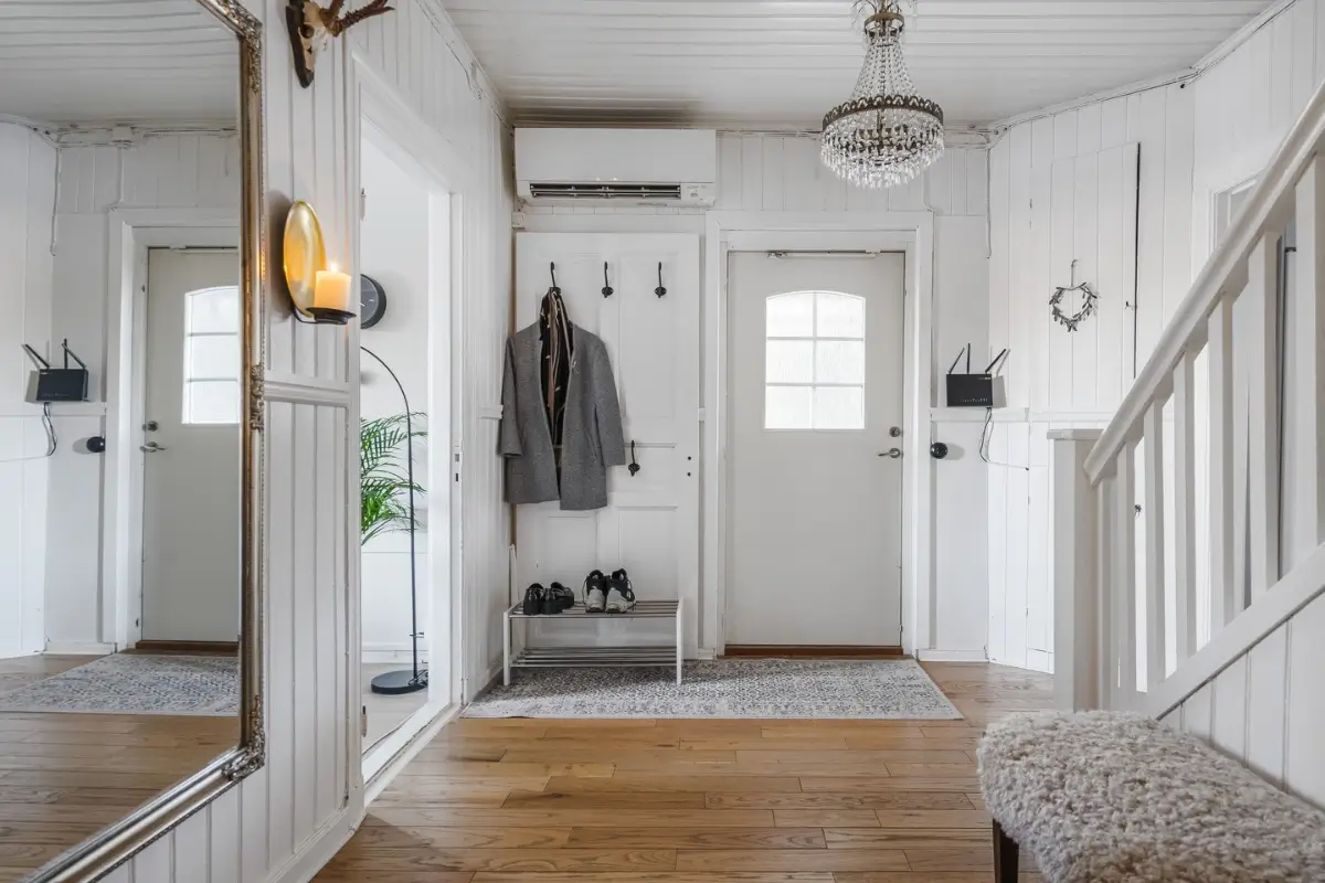 country-house-surrounded-by-trees-near-lake-vänern-central-sweden-cheapscandihomes