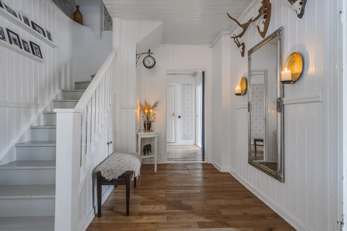 country-house-surrounded-by-trees-near-lake-vänern-central-sweden-cheapscandihomes