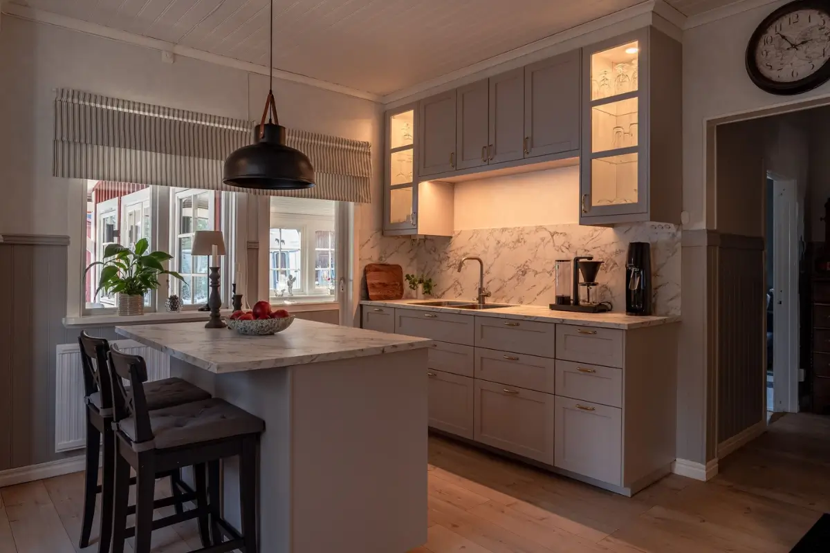 country-house-surrounded-by-trees-near-lake-vänern-central-sweden-cheapscandihomes