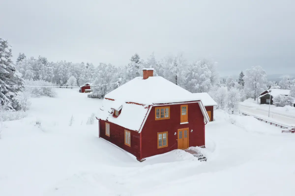 renovated-1920s-forest-guardians-residence-central-sweden-cheapscandihomes