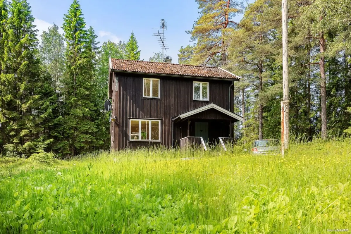 secluded-three-bedroom-house-near-lakes-and-gothenburg-cheapscandihomes