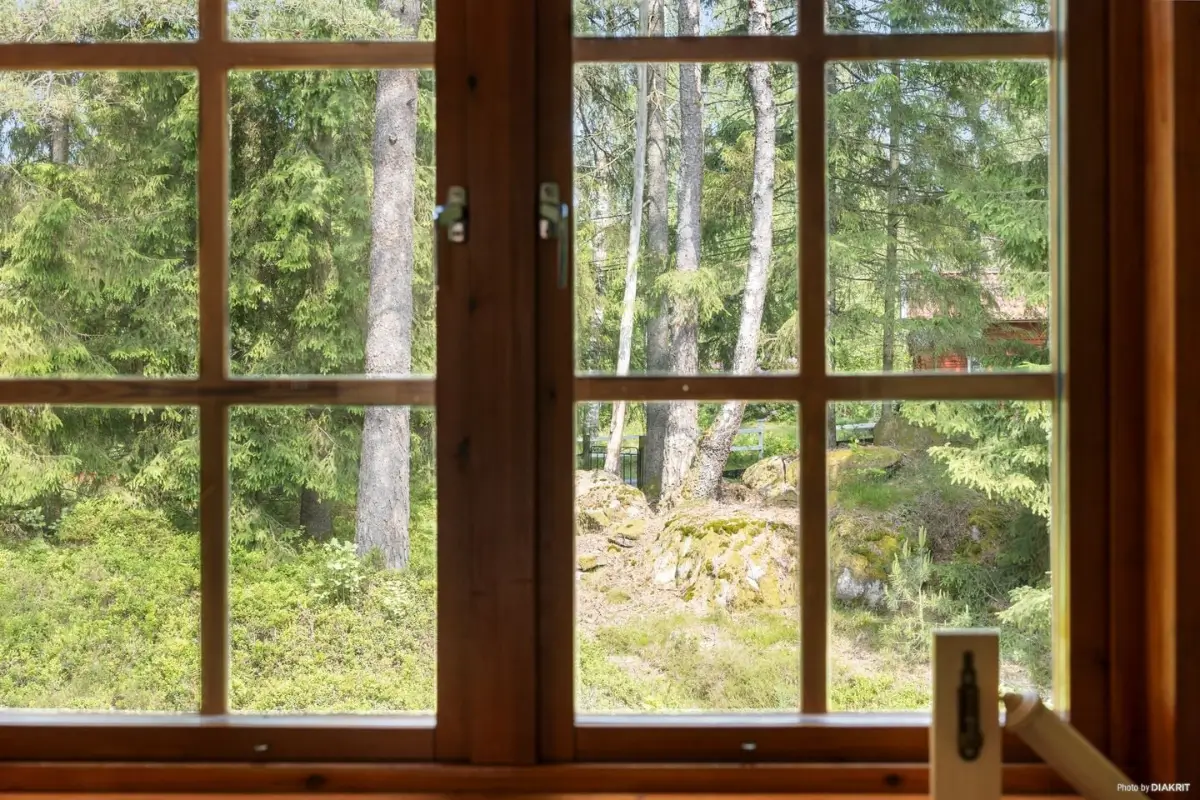 secluded-three-bedroom-house-near-lakes-and-gothenburg-cheapscandihomes