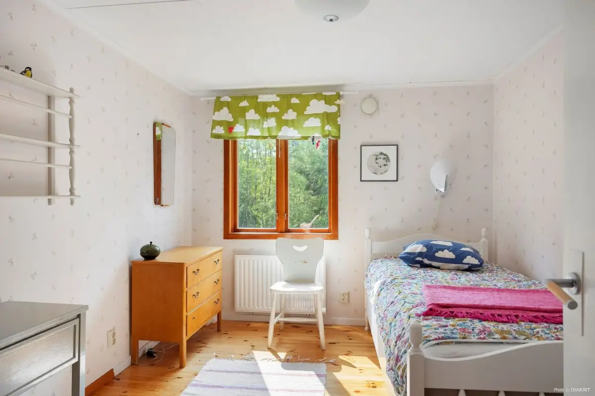 secluded-three-bedroom-house-near-lakes-and-gothenburg-cheapscandihomes