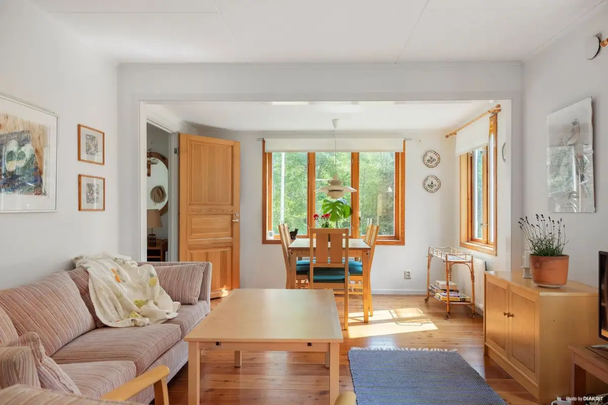 secluded-three-bedroom-house-near-lakes-and-gothenburg-cheapscandihomes