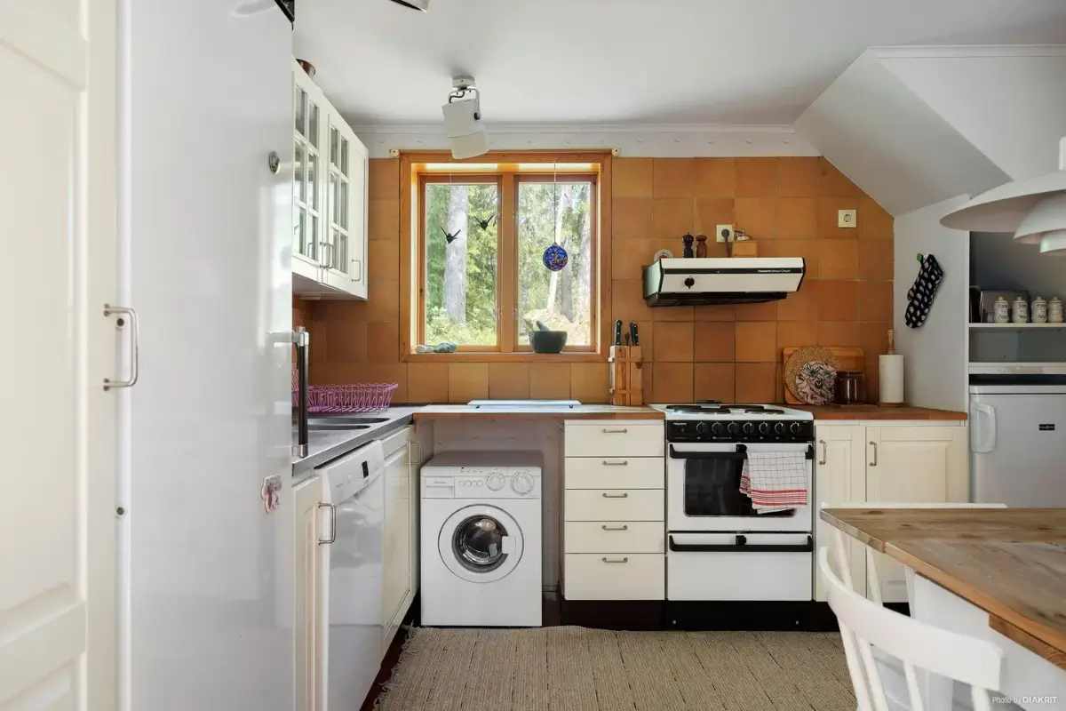 secluded-three-bedroom-house-near-lakes-and-gothenburg-cheapscandihomes