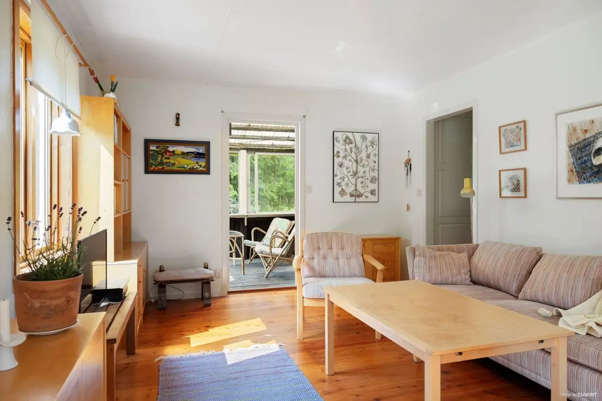 secluded-three-bedroom-house-near-lakes-and-gothenburg-cheapscandihomes