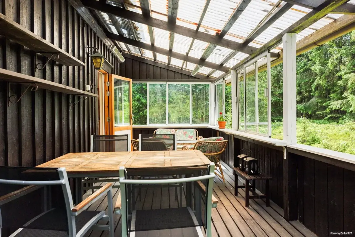 secluded-three-bedroom-house-near-lakes-and-gothenburg-cheapscandihomes