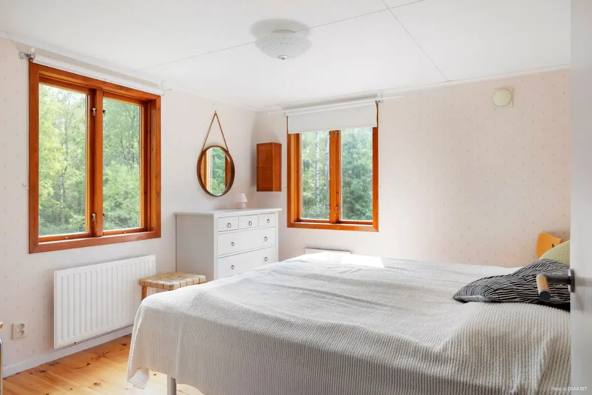 secluded-three-bedroom-house-near-lakes-and-gothenburg-cheapscandihomes