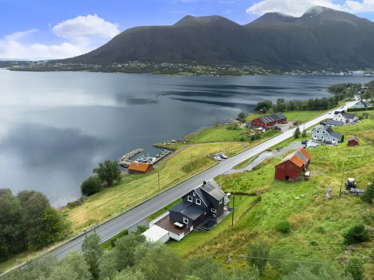 six-bedroom-family-home-west-norway-cheapscandihomes