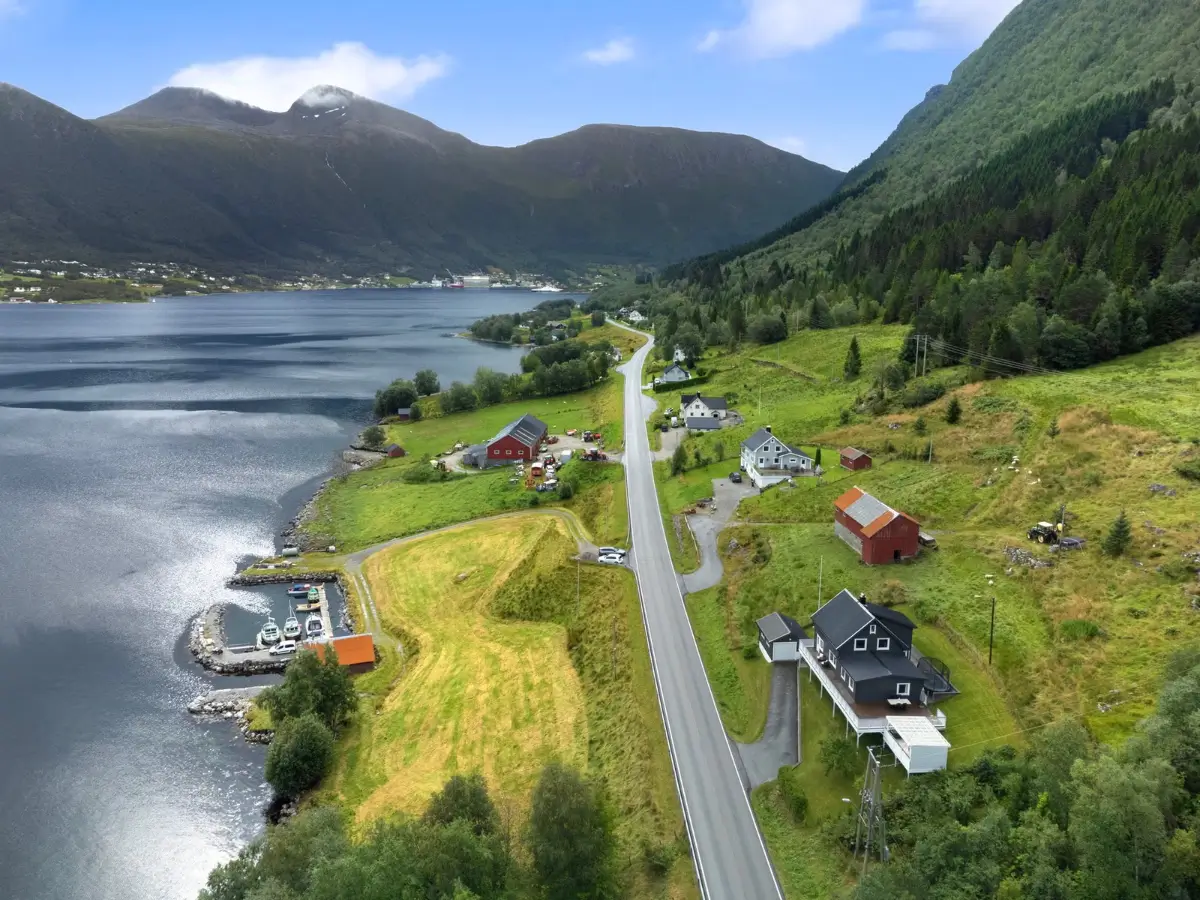 six-bedroom-family-home-west-norway-cheapscandihomes